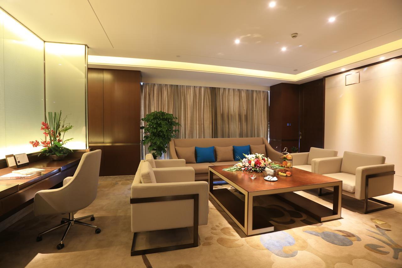 Howard Johnson Xiangyu Plaza Linyi Linyi  Bagian luar foto