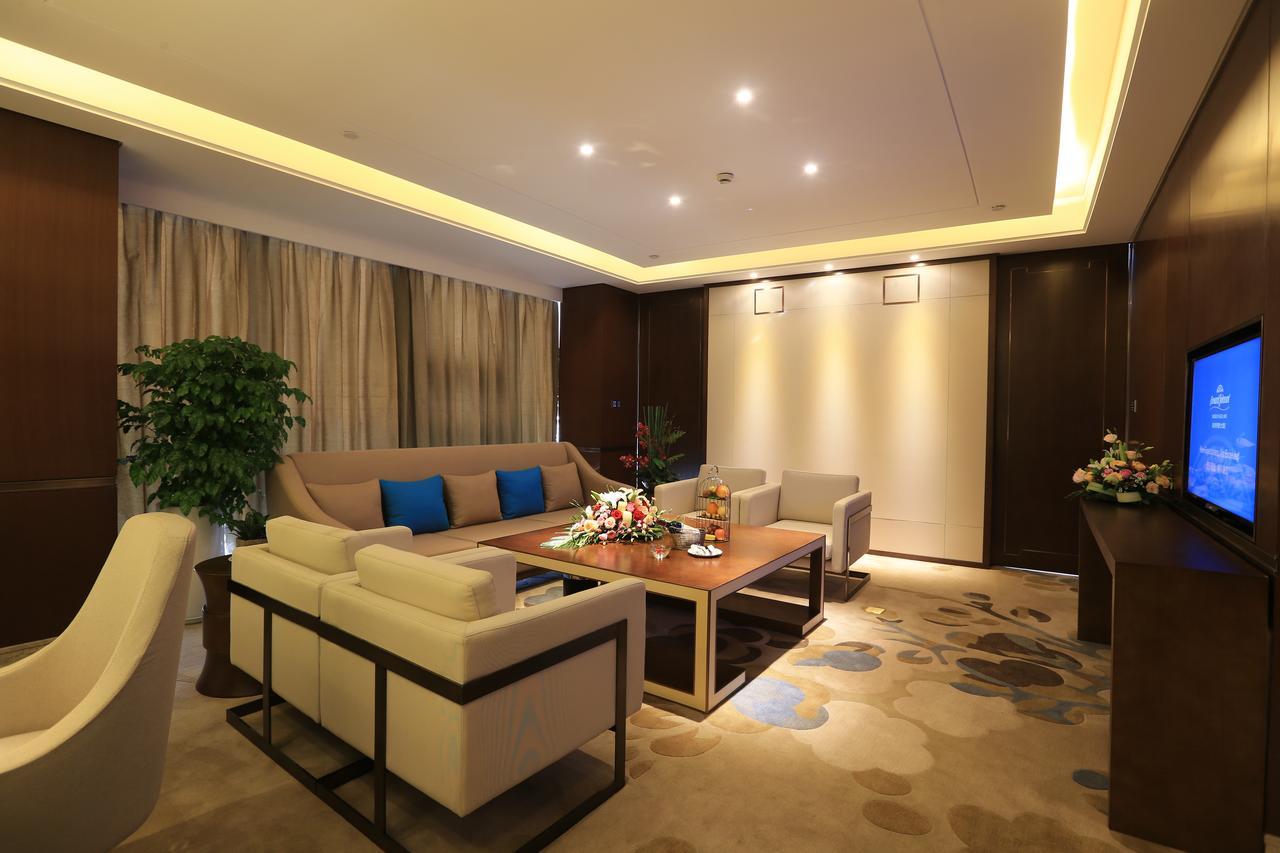Howard Johnson Xiangyu Plaza Linyi Linyi  Bagian luar foto
