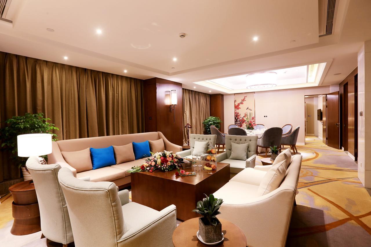 Howard Johnson Xiangyu Plaza Linyi Linyi  Bagian luar foto