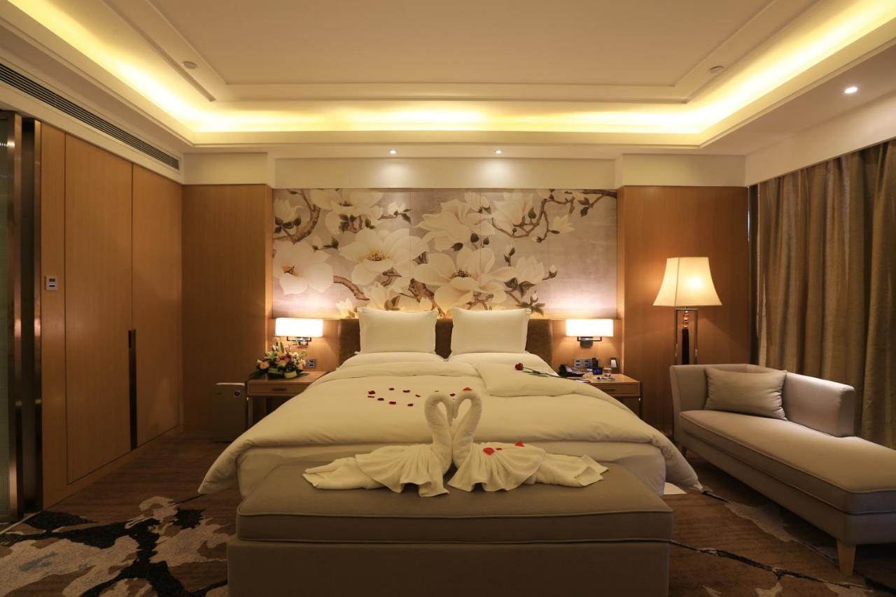 Howard Johnson Xiangyu Plaza Linyi Linyi  Bagian luar foto