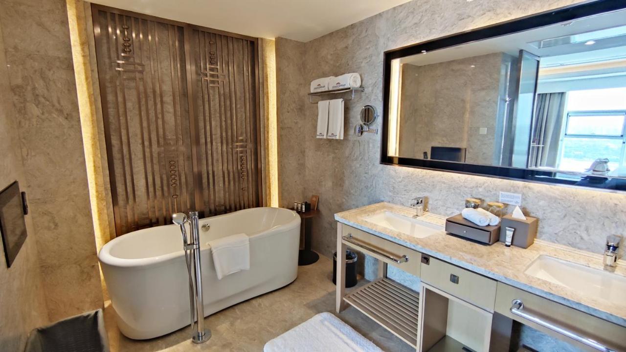 Howard Johnson Xiangyu Plaza Linyi Linyi  Bagian luar foto